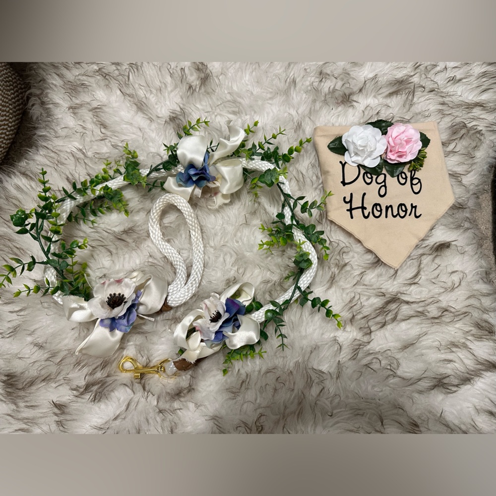 Custom dog leash with free Dog of Honor bandana - Picture 3 of 4